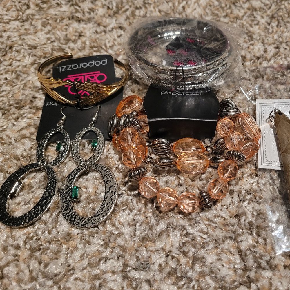 Earrings and bracelets bundle
